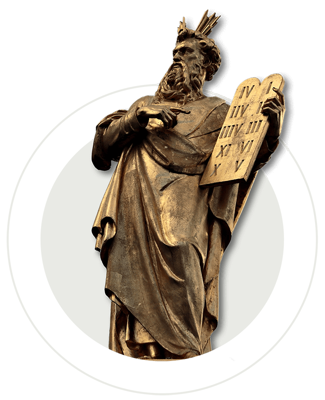 Estátua simbolizando Moisés com os 10 mandamentos